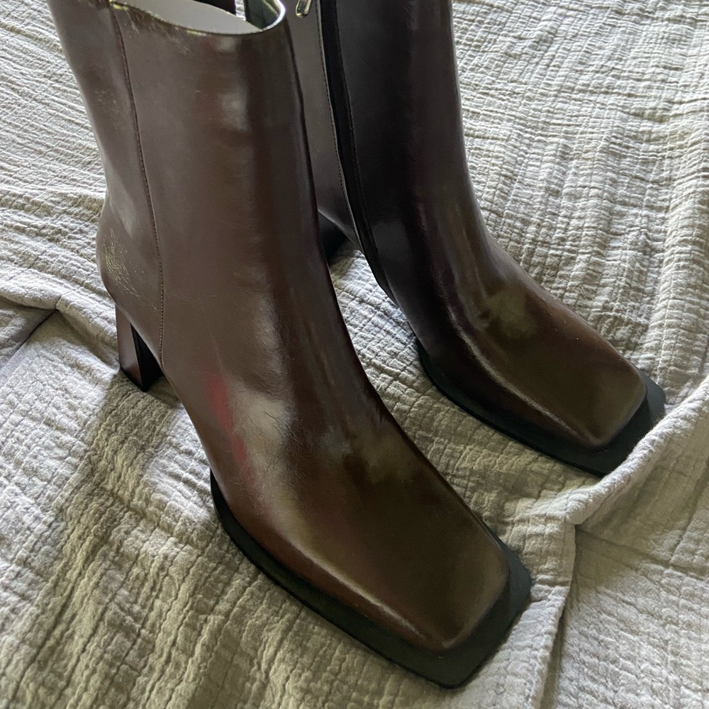 LOOKS LIKE SUMMER CHOCOLATE BOOT SZ 9